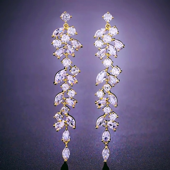 NEW Designer Celeb Inspired Yellow Gold-Plated CZ Leaf Vine Chandelier Earrings - Picture 12 of 16